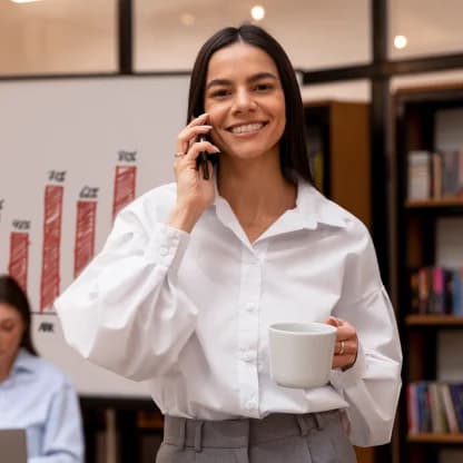 peron-doing-presentation-her-colleagues